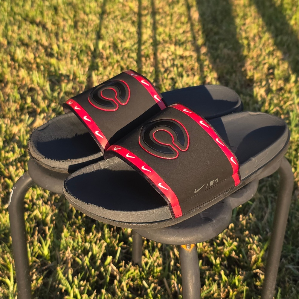 Nike Offcourt MLB Cincinnati Reds Slides Mens Black Red Revive Foam Sandals